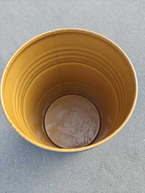 PLECHOVÝ SUD 200 L POUŽITÝ VNĚ I UVNITŘ LAKOVANÝ ODNÍMATELNÉ VÍKO (7)