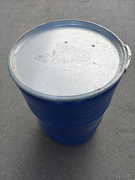 PLECHOVÝ SUD 200 L POUŽITÝ VNĚ I UVNITŘ LAKOVANÝ ODNÍMATELNÉ VÍKO (9)